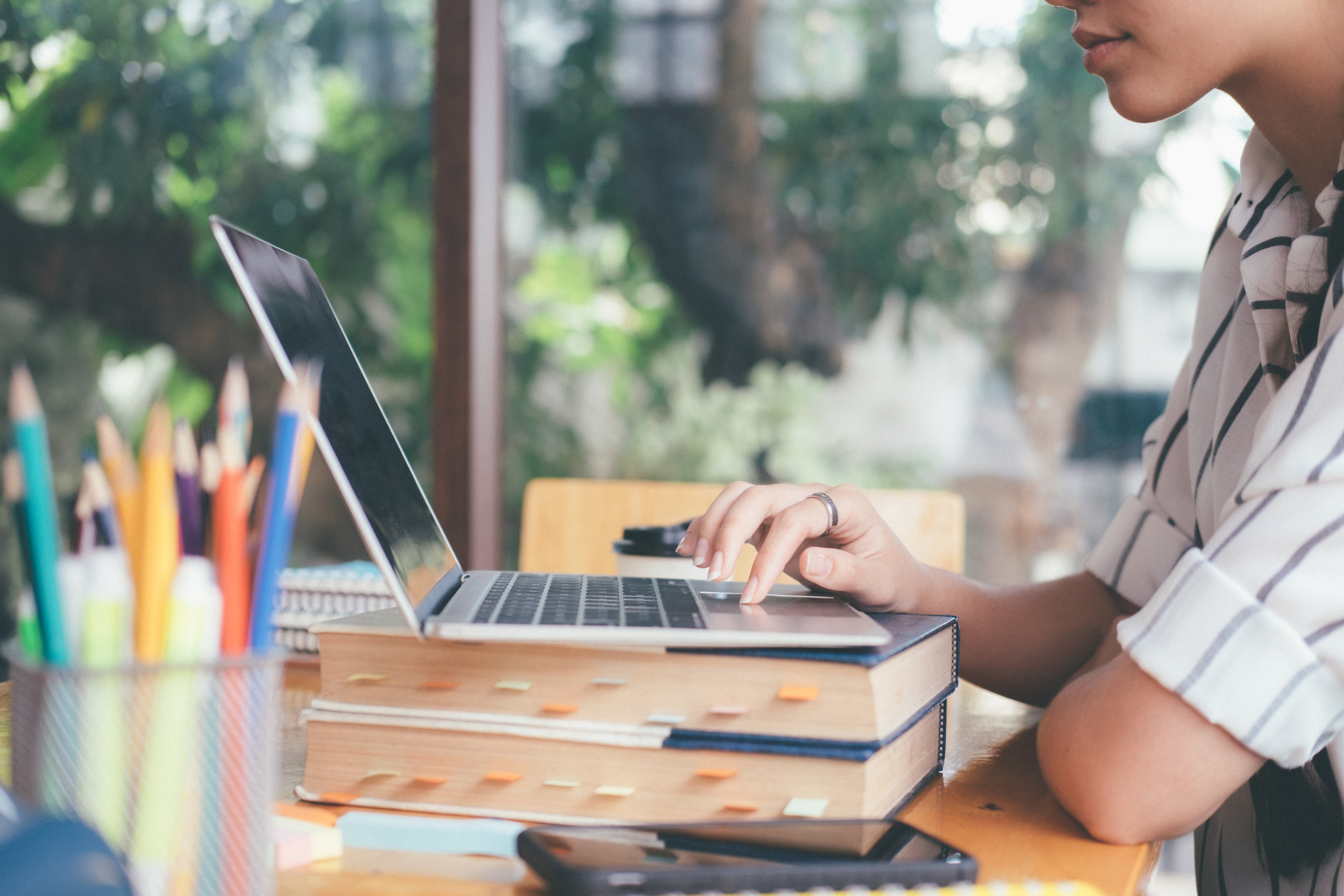 College using laptop for research homework